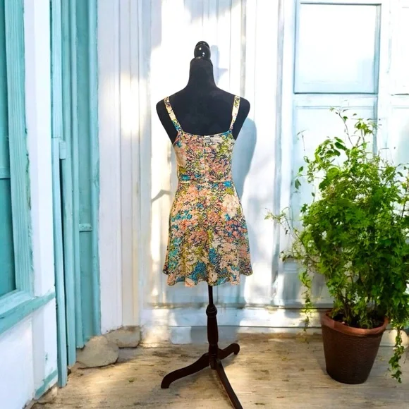 Lucca Couture Dress - Picture 2 of 8